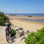 What sporting activities are available in the Bay of Arcachon?