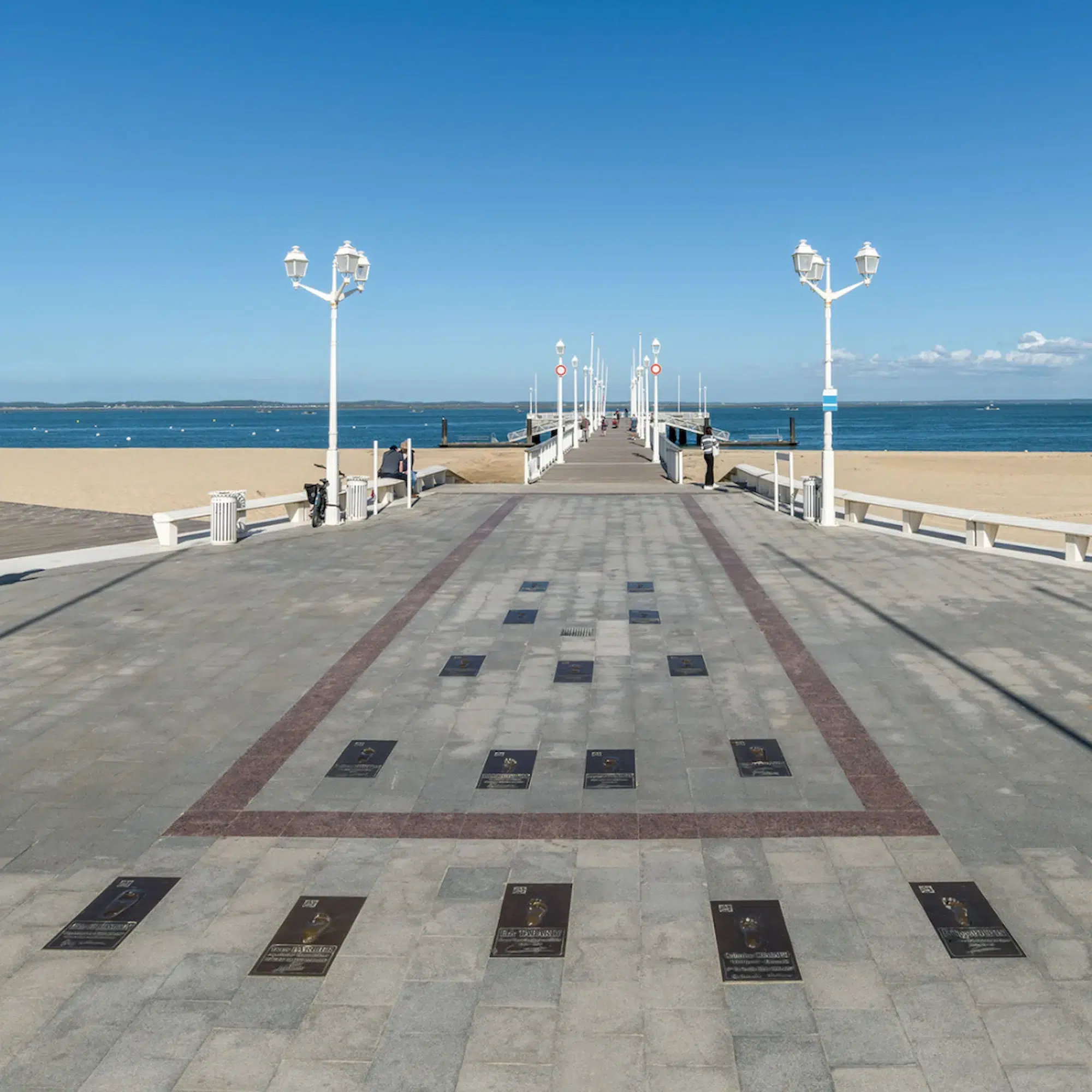 Discover the Summer City district